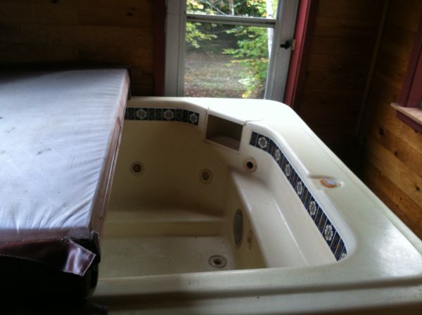 Free Hot Tub (Springvale)