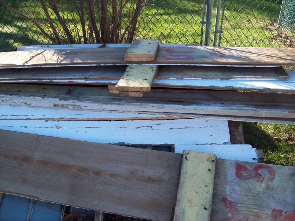 FREE BOARDS FROM BARN (Raymond)