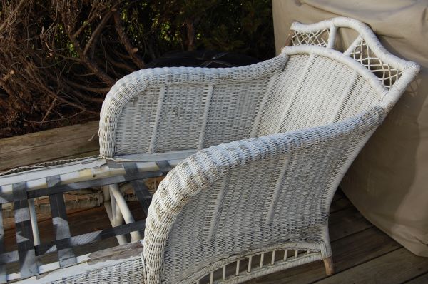Wicker lounge chair ..FREE (Bangor)