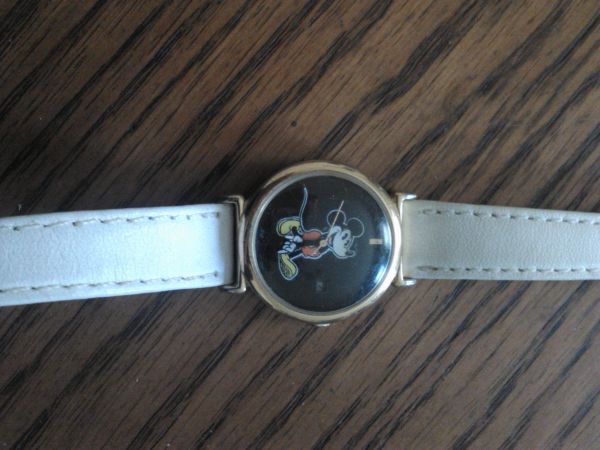 ladies pulsar mickey mouse watch (Westbrook)