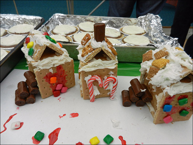Edible houses on display. (Photo by Eva Murray)