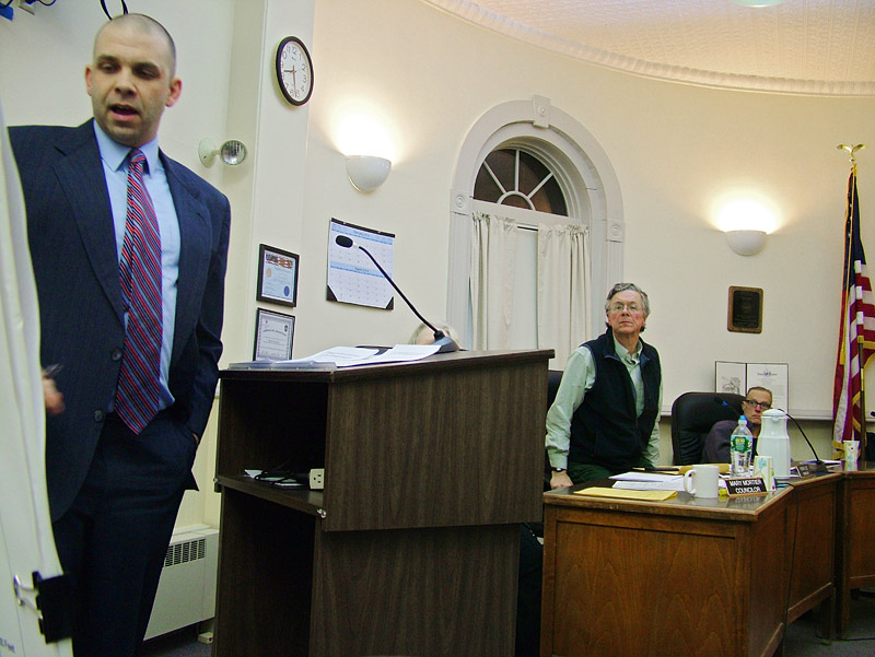 City Councilor Roger Lee, right, stands to get a view of a presentation by Economic Development Director Thomas Kittredge earlier this year. The four-term councilor from Ward 2 listed the creation of Kittredge’s position and other business-boosting investments as defining work by the Council in recent years. (Photo by Ethan Andrews)