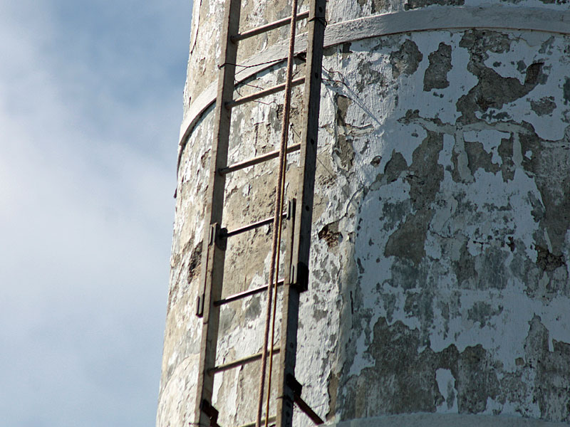 Chimney scaling ladders are interlocking, but engineered to act as an individual ladder when stacked and anchored to a chimney wall. (Photo by Holly S. Edwards)