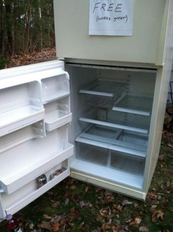 Free 19cubic feet amana fridge (Mercer)