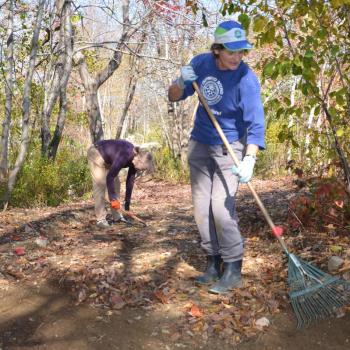 Jane Self and Anita Brosius-Scott were volunteering muscle power on Saturday at the path. (Photo by Lynda Clancy)
