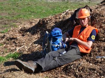 Jed Mason, of Norwich, Vt., is with the Maine Conservation Corps, taking a lunch break Saturday, Oct. 19. (Photo by Lynda Clancy)