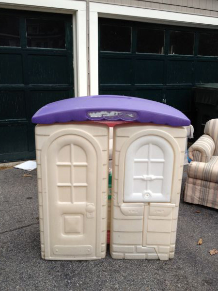 — CURB ALERT-play kitchen (Step Two) (South Portland) — CURB ALERT-play kitchen (Step Two) (South Portland)