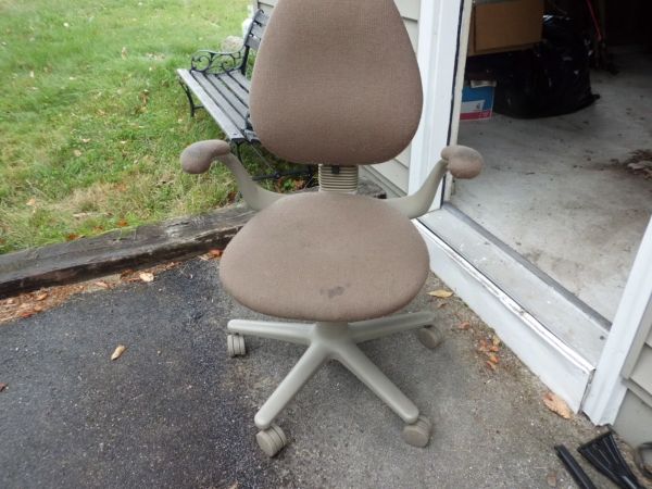 Office Chair with arms (Standish)
