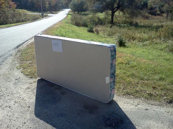 CURB ALERT: Box Spring & Mirror (Topsham)