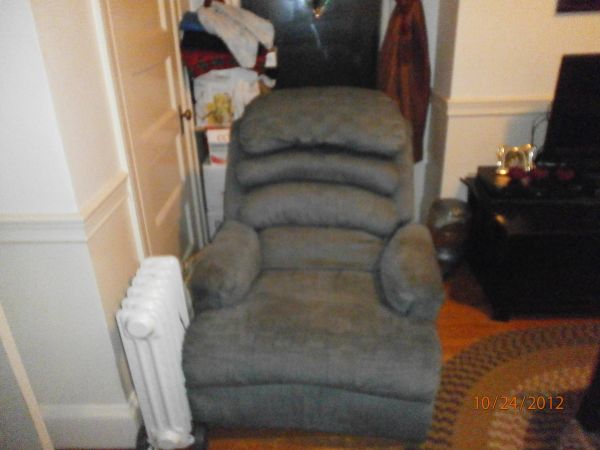 recliner to a good home (Portland)