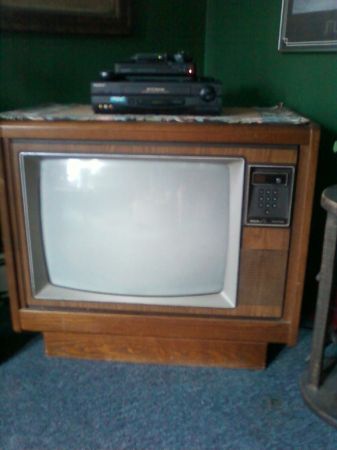 FREE Vintage 25" color TV (Lisbon Falls) FREE Vintage 25" color TV (Lisbon Falls)