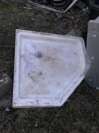 FREE corner shower base (Lewiston)