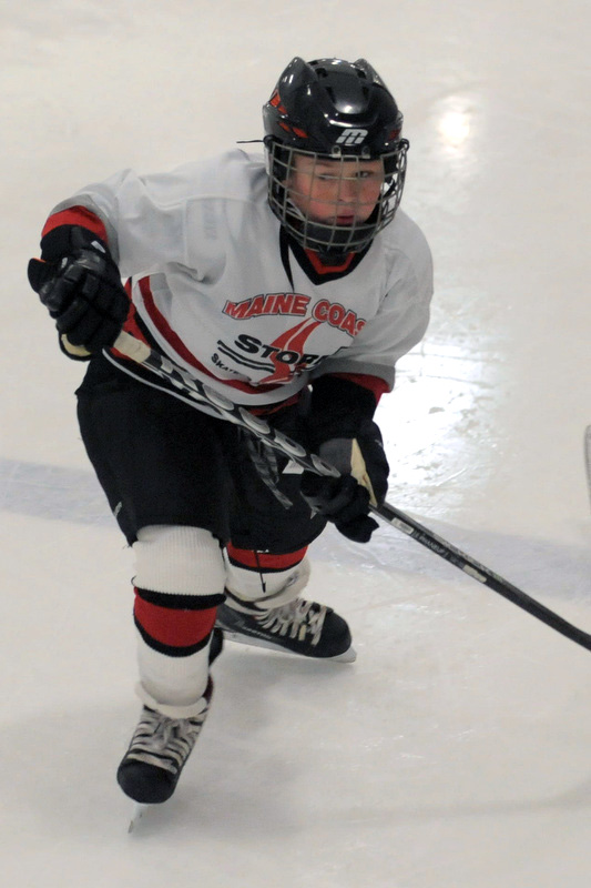 MCSA Squirt T3 Jeret Winchenbach gets set to drive the puck. (Photo by Ron Hawkes)
