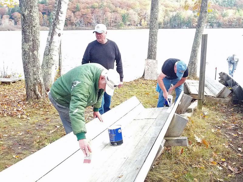 Head's down, hard at work. (Photo courtesy Sandy Cox)