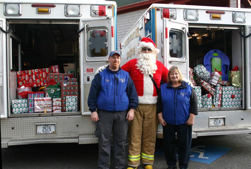 Justin Hills plays Santa during a Camden First Aid Association Secret Santa run. (Photo by Holly S. Edwards)