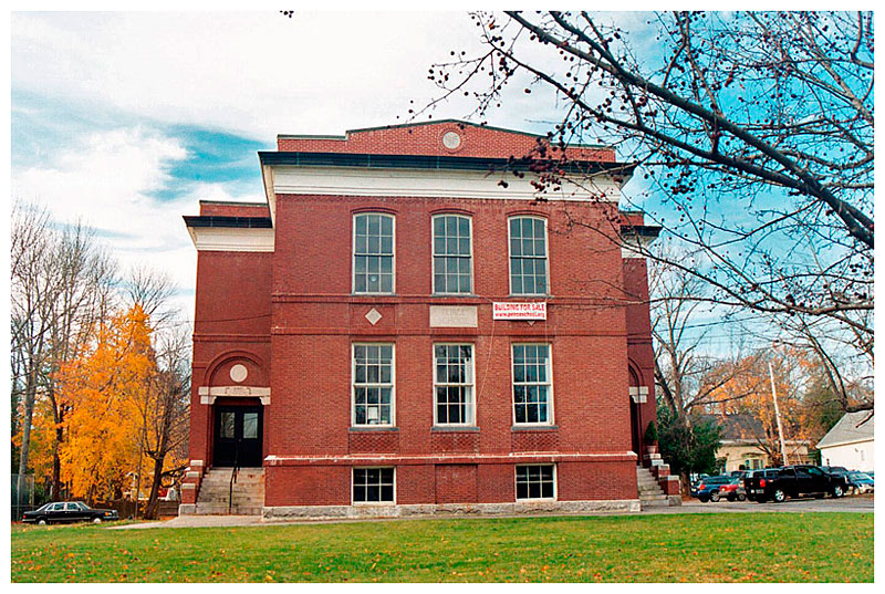 The former Peirce Elemetary School building was home in recent years to two private schools. Today it is for sale currently for sale by the owner. (Photo by Ethan Andrews)