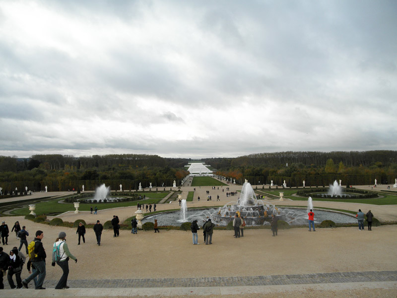 In the royal gardens, fountains and statues abound.