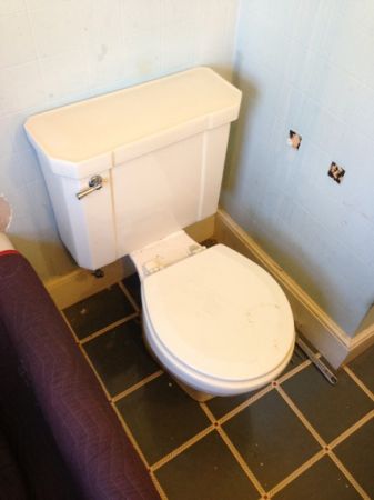 Older white 3.5g toilet (Portland)