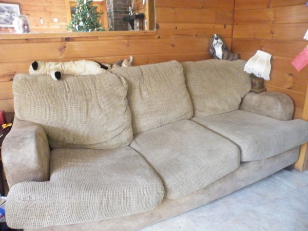 FREE COUCH 3 CUSHION NO RIPS-NO TEARS (Sanford)