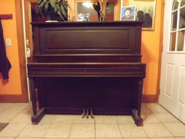 Upright piano (Saco)