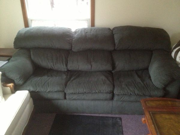 free couch (Buxton)