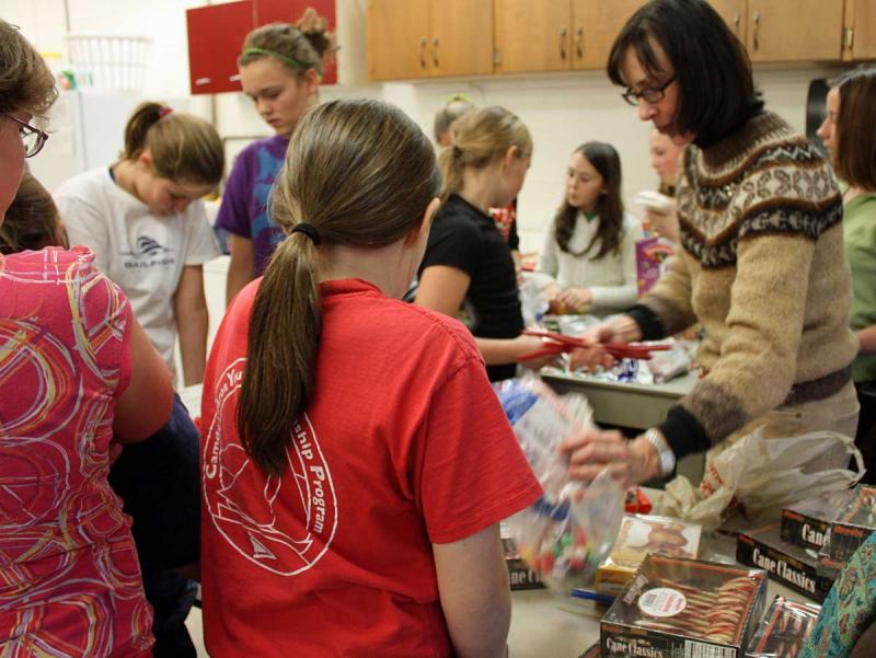 Students sort through the candy decoration options. (Photo by Holly S. Edwards)