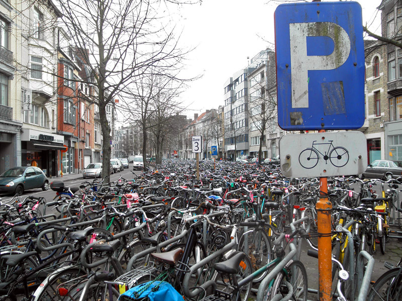 Overflow bicycle parking next to the train station in Ghent. (Photo by Ari Snider) Overflow bicycle parking next to the train station in Ghent. (Photo by Ari Snider)