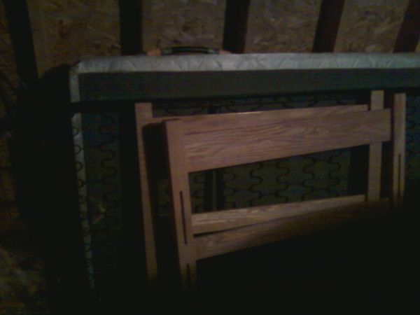 Twin Nice frame and Boxspring (Saco)