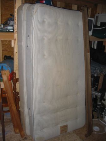 Free Twin Size Mattress & Box Spring (Wells)