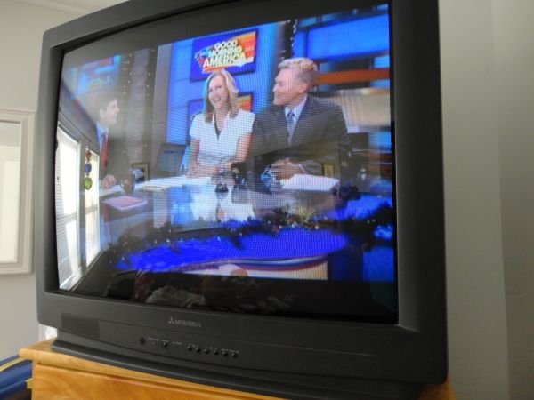 32" TV ... free in (Glenburn)