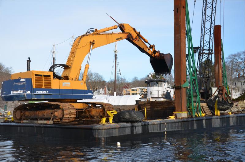 The dredging begins with a crane and clamshell bucket. (Photo by Lynda Clancy)