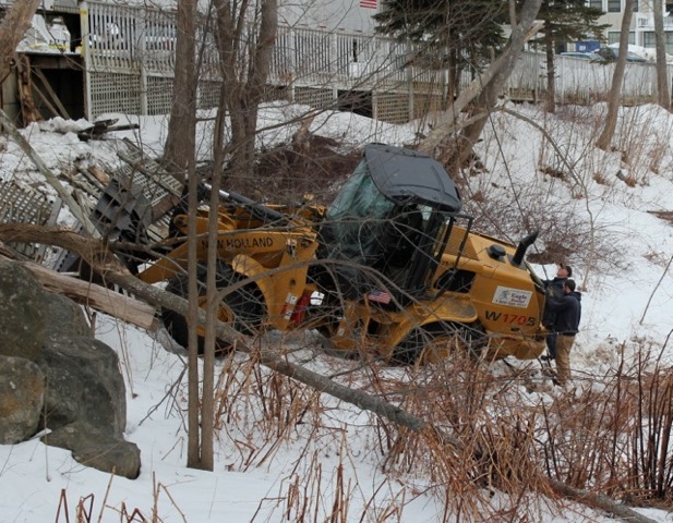 Work begins to haul the loader up. (Photo by Lori Van Dusen)