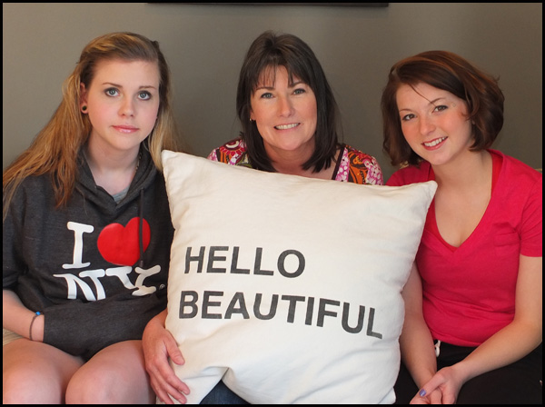 Dorothy Foote and Community School students at Beautymark Spa in Camden before the performance. (Photo by Chris Wolf)