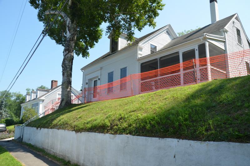 The cape comes down, but the house to its left, 30 Mechanic Street, under the same ownership, remains standing. (Photo by Lynda Clancy)
