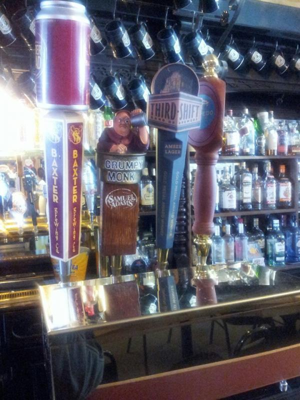 Pub grub and delightful craft brews on tap. (Courtesy Rollie's Bar and Grill)