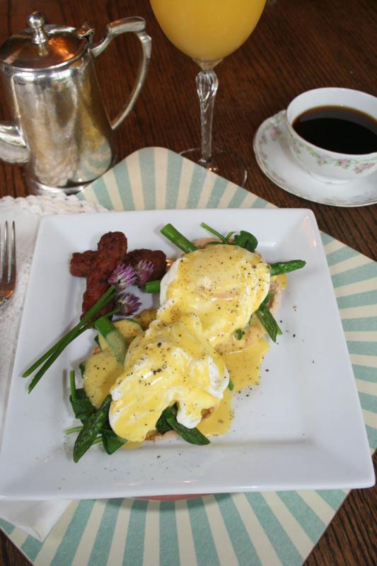 Eggs Benny to start your day..wonderful. (Courtesy Captain Lindsey House Inn)