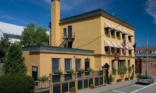 Captain Lindsey House Inn is right next to Waterworks Restaurant & Pub -- convenient! (Courtesy Captain Lindsey House Inn)