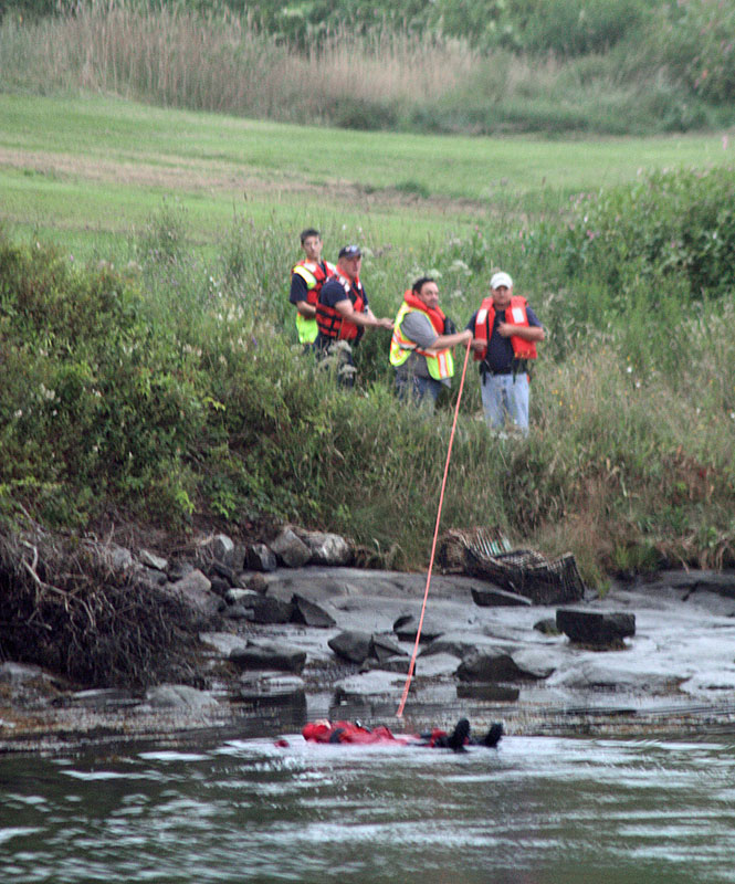 Pulling two ashore. (Photo by Holly S. Edwards)