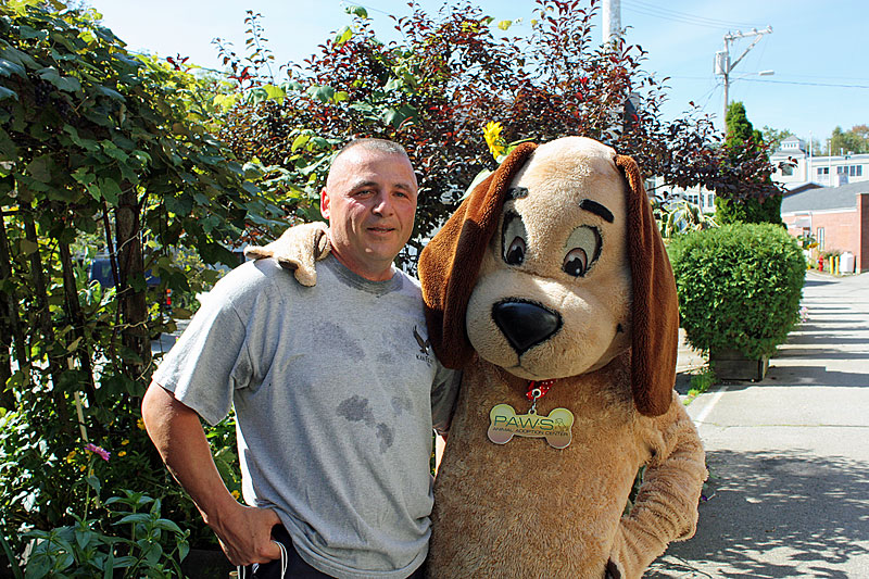 Little does Petey know, but this is Camden Police Chief Randy Gagne, off duty, which is good because Petey was not leashed. (Photo by Holly S. Edwards)