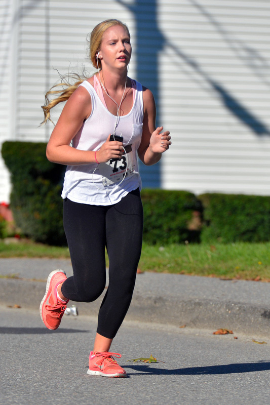 Mackenzie Noel Murphy just cranked the tunes and and enjoyed the race. (Photo by Ron Hawkes)