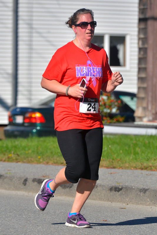 Wendy Wood runs towards the finish line. (Photo by Ron Hawkes)