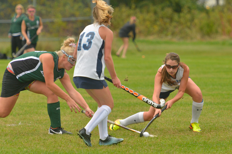 Rhode Islander Bennett charts her own path as NCAA's only left-handed field  hockey player