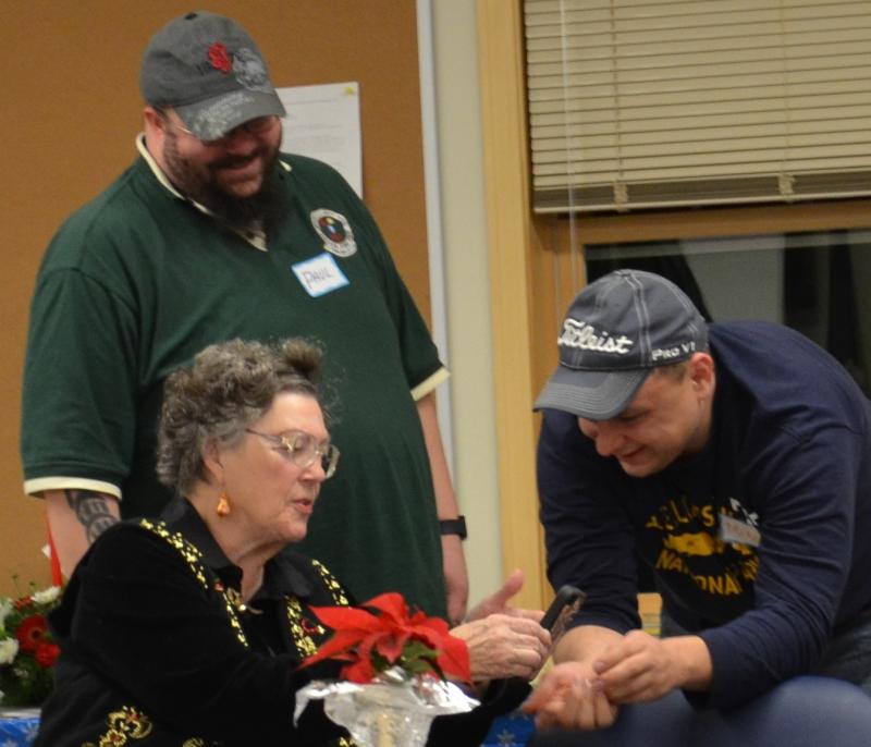 Mike shows Betty and Paul photos from his trip to Yellowstone. (Photo by Lynda Clancy)