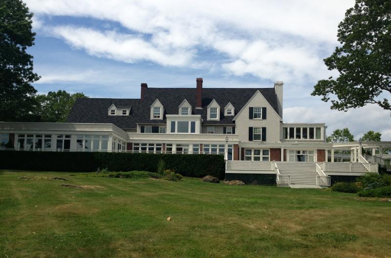 Fox Hill Estate includes the Borden Cottage, built in 1903.
