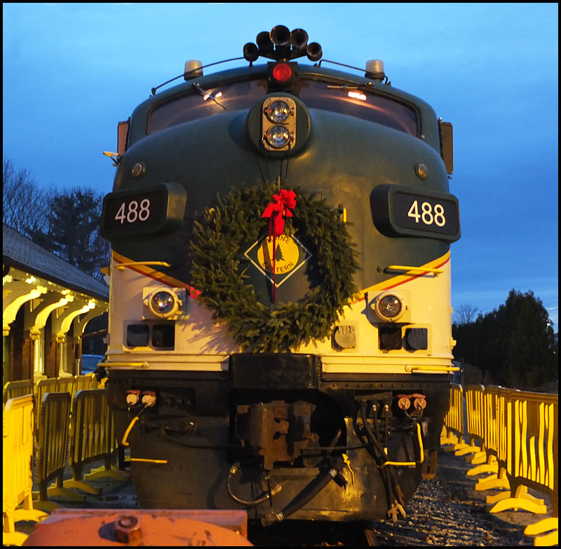 Maine Eastern Railroad locomotive Jingle Bell Express. (Photo by Chris Wolf)