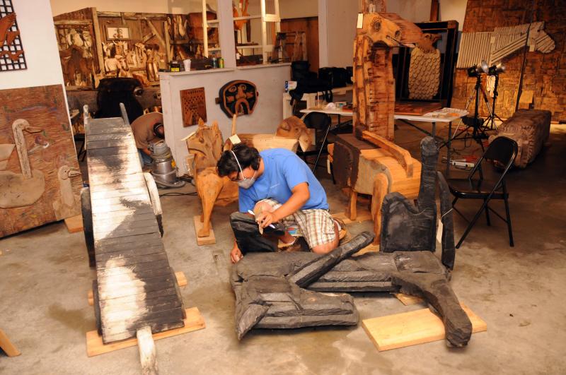 BEN CAGUIOA, of International Artifacts, working for Kohler Foundation in Langlais’ studio in Cushing last summer. Courtesy of Kohler Foundation