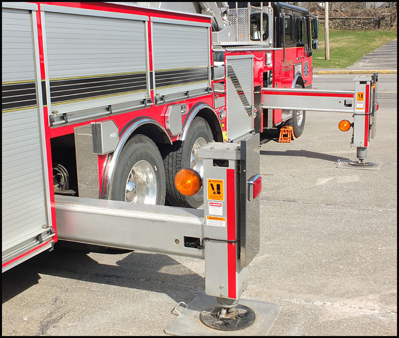 Supports on each side of the engine keep it supported when the tower is up.