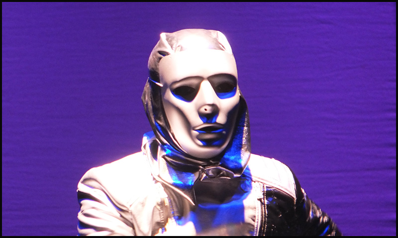 Kea Tesseyman as the Robot