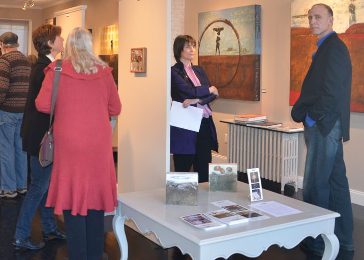 Carver Hill Gallery. Photographer gets “the look.” (Photo by Lynda Clancy)