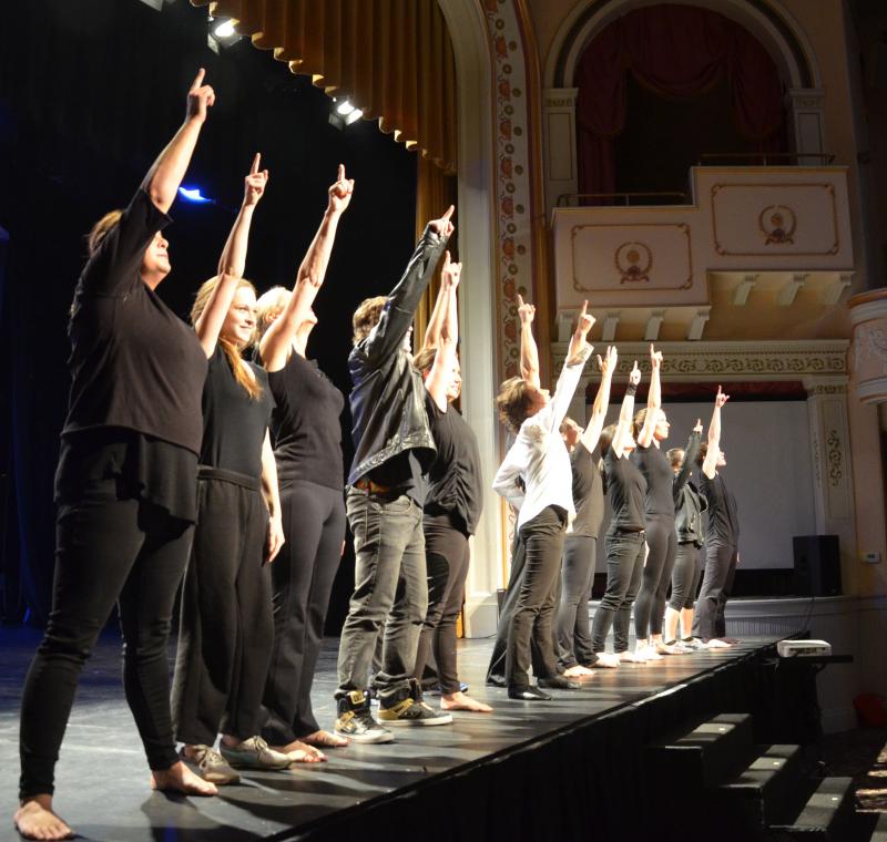 Kinetic Energy Alive dancers perform a fusion number to “Keep the Faith.” (Photo by Lynda Clancy)